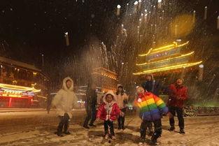 今日头条开封下大雪,古城换新颜，冬日美景如画”