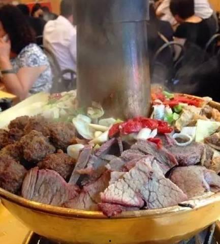 在乌鲁木齐吃瓜微头条,微头条记录街头瓜香四溢