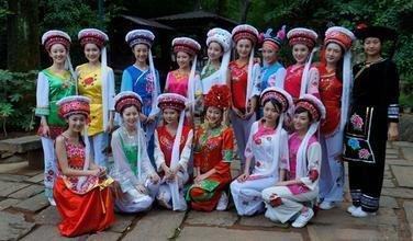 白族服饰写真网红店名,网红店名下的服饰写真之旅