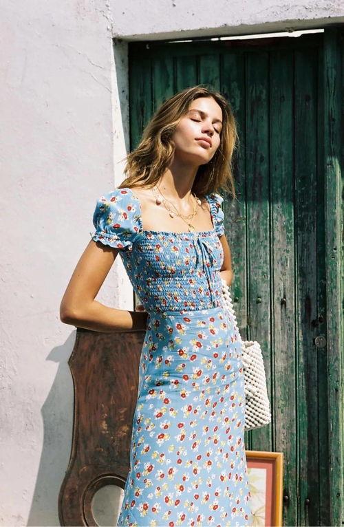 微头条时尚碎花裙,碎花裙演绎春日浪漫风采